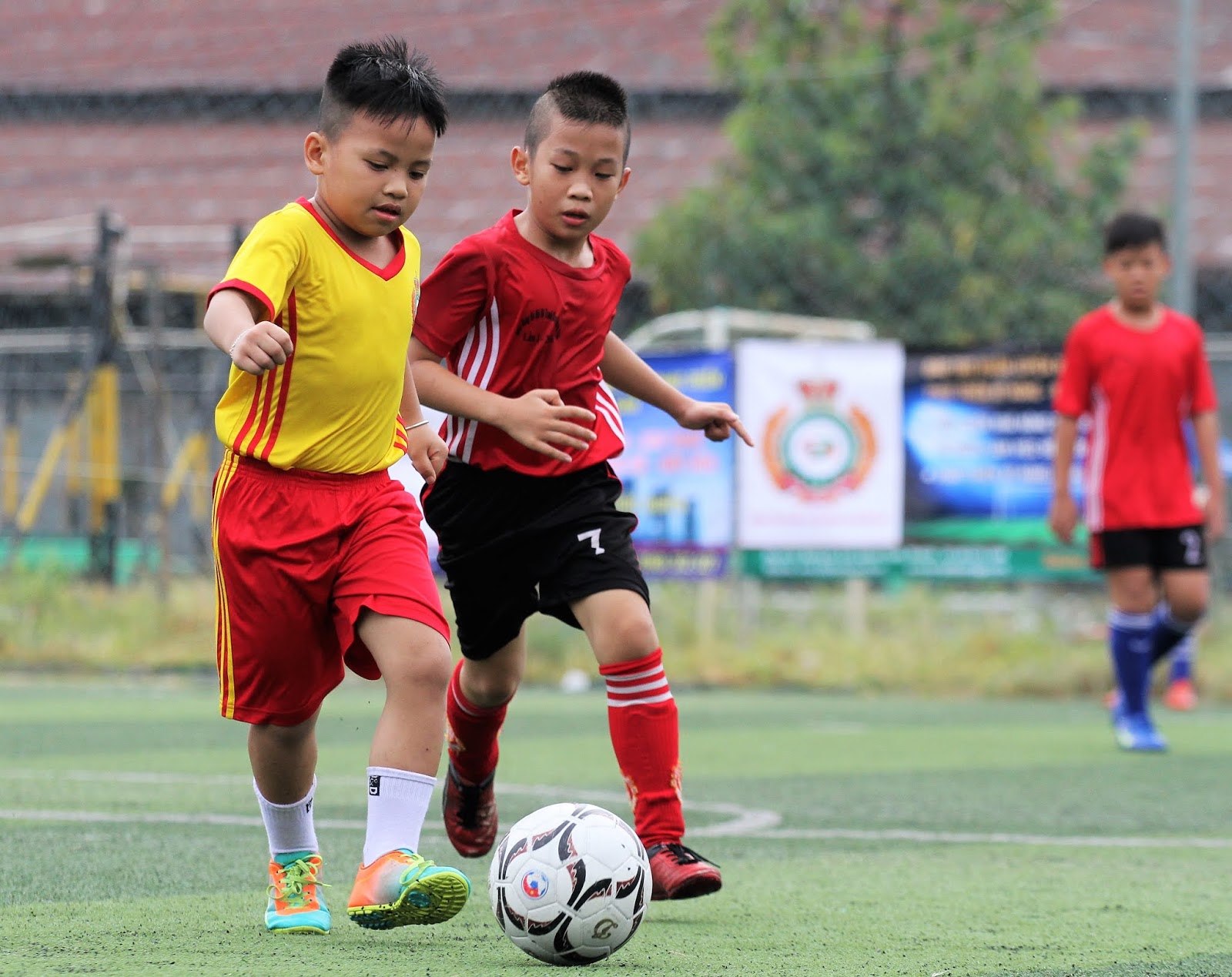 Cách trở thành cầu thủ bóng đá chuyên nghiệp, các chuyên gia chia sẻ kinh nghiệm!