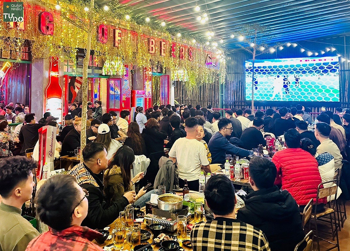 Quán bia xem bóng đá ở Hà Nội có chỗ ngồi thoải mái không？ Xem chi tiết!
