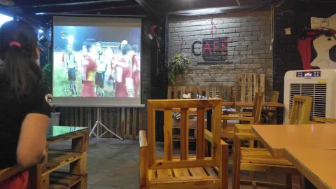 Quán bia xem bóng đá ở Hà Nội có chỗ ngồi thoải mái không？ Xem chi tiết!