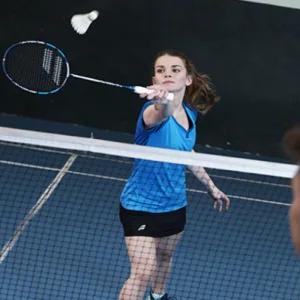 Tung bóng lên cao và bắt bóng, bạn biết sử dụng những kỹ thuật nào không？